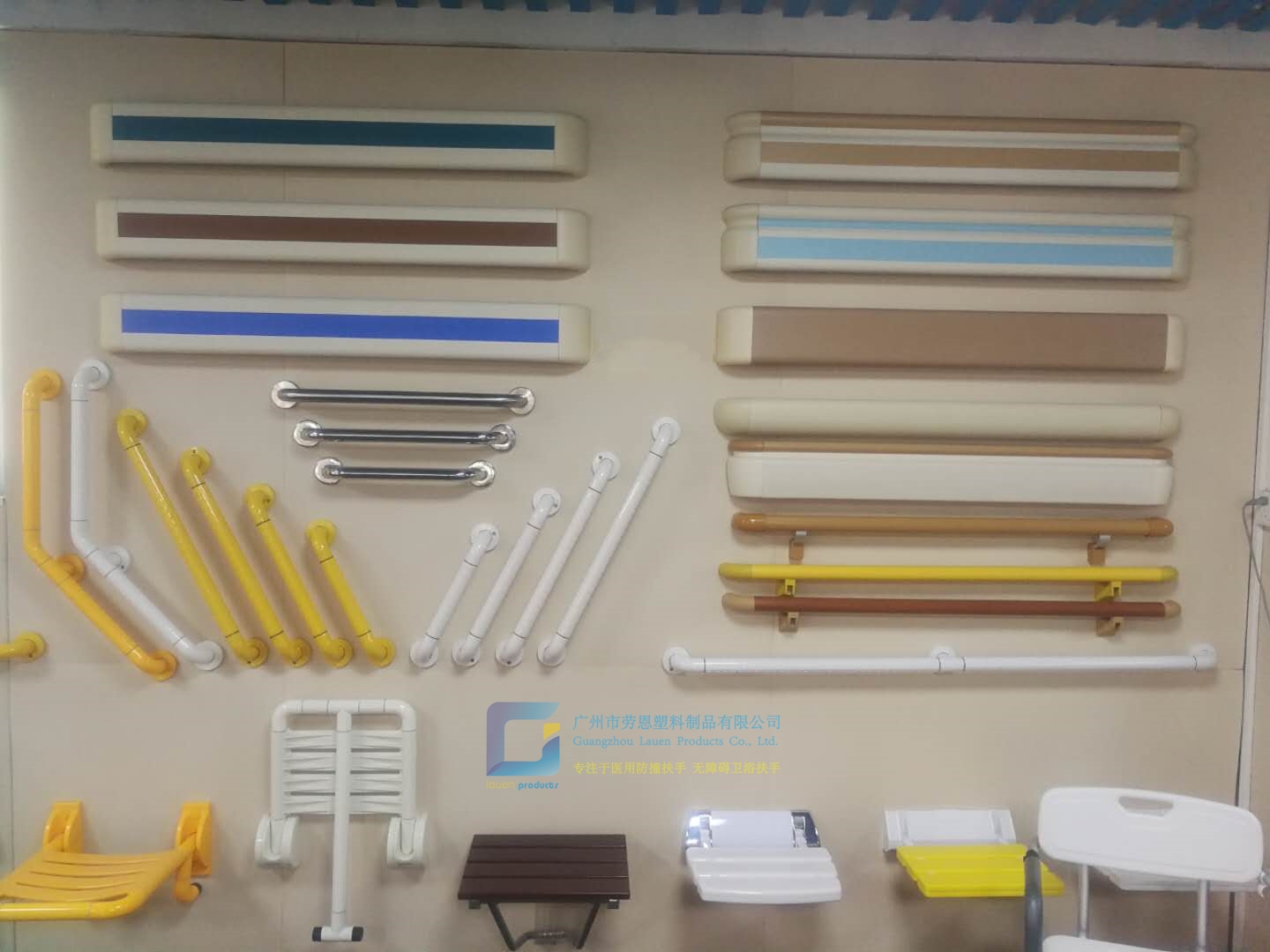 家庭衛(wèi)生間扶手裝什么樣的款式比較方便？